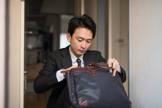 開口或隔層設計方便取出物品