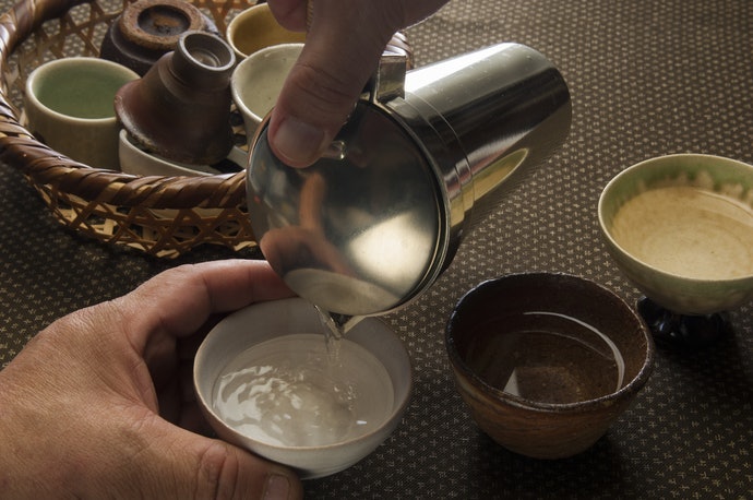 米香濃郁的醇酒:帶日系風情的厚實酒杯為佳