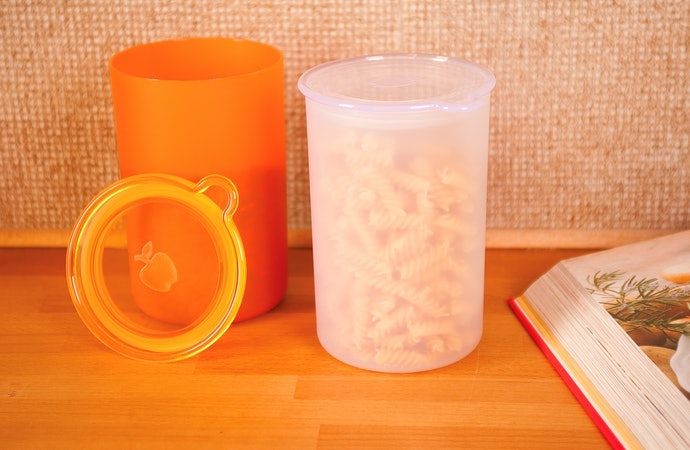 聚苯乙烯:無色無味,方便存放各式食材
