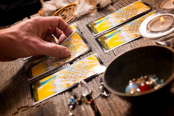 運勢占卜:由塔羅牌和籤詩,來解析心情和事物的兇吉徵兆