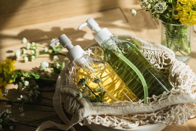 乾性或敏弱頭皮鎖定薑黃胜肽、肌胺酸或草本植萃