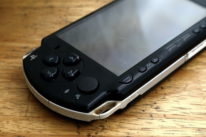 可一併收納掌上型遊戲機更俐落