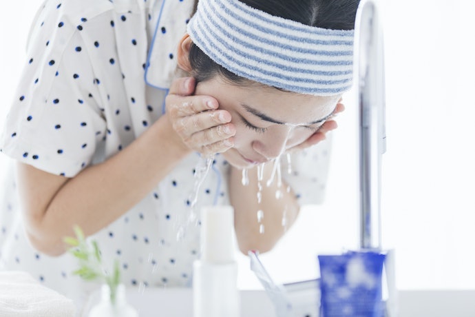 常常感到臉部乾燥緊繃者:應著眼於保濕功效
