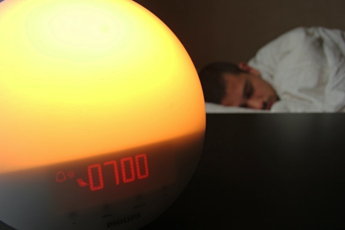 易受驚的淺眠者適合漸進式或光照型