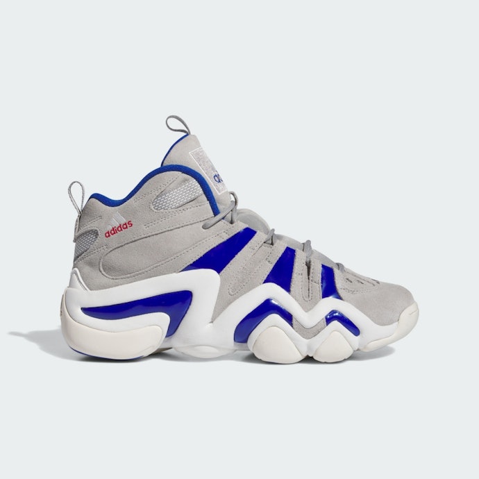 講求抓地力與吸震性的 adidas