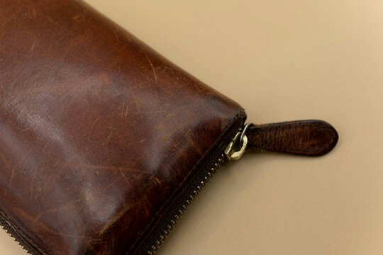 重視質感與耐用性就以真皮為優先