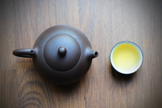 扁平的日式茶壺:泡出美味日本茶