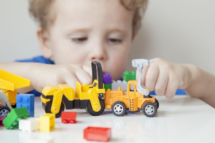3~5歲:中等尺寸的 LEGO JUNiORS系列