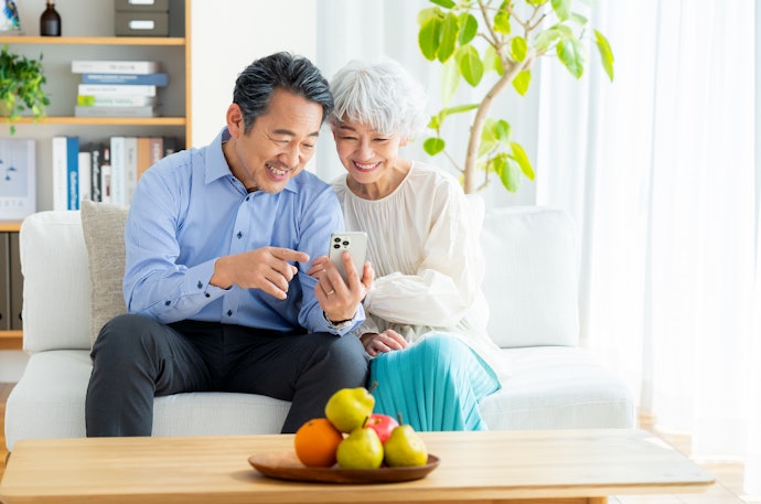 眼睛乾澀及銀髮族可參考魚油、鋅、維他命C