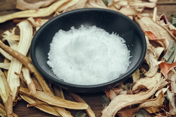 樟腦:成分穩定,能有效保存衣物