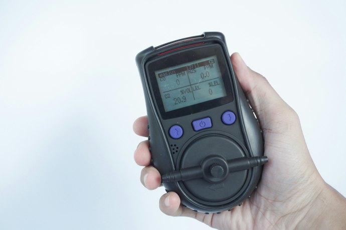 商用、工地誤差值應小於±1µg/m³ 並內建校正功能