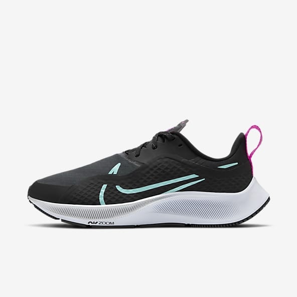 Air Zoom:緩震回彈,適合跑步與鍛練