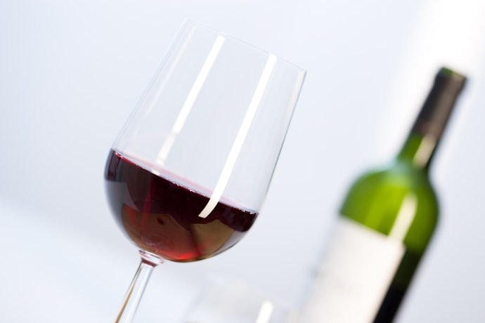 波爾多杯:適合酒體飽滿、濃郁的紅酒