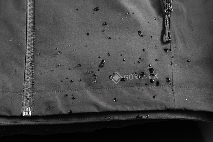 GORE-TEX、Sympatex等材質最能兼顧防水透氣性
