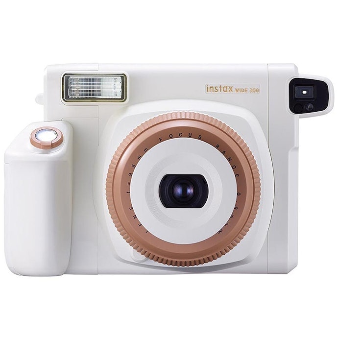instax WIDE:能容納多人入鏡,親友齊聚最佳紀念