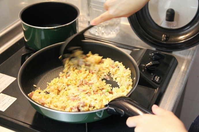 正宗型:大塊食材與調味料分開包裝,口味豐富多元