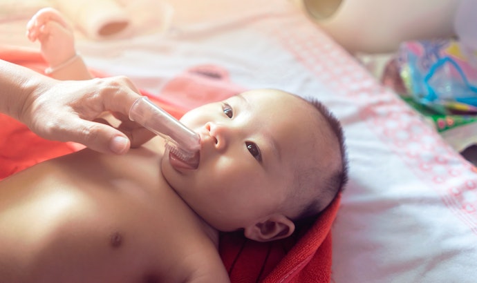 0~1歲:基本上不需牙膏,以紗布或矽膠牙刷(指套)清潔