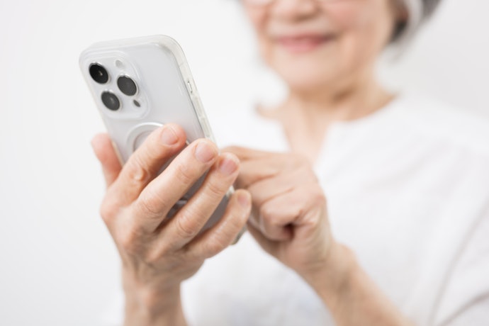 至少搭配6GB記憶體、128GB儲存空間