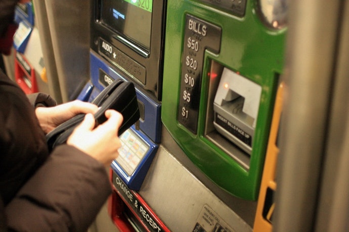手動加值:購買通路廣泛且取得快速