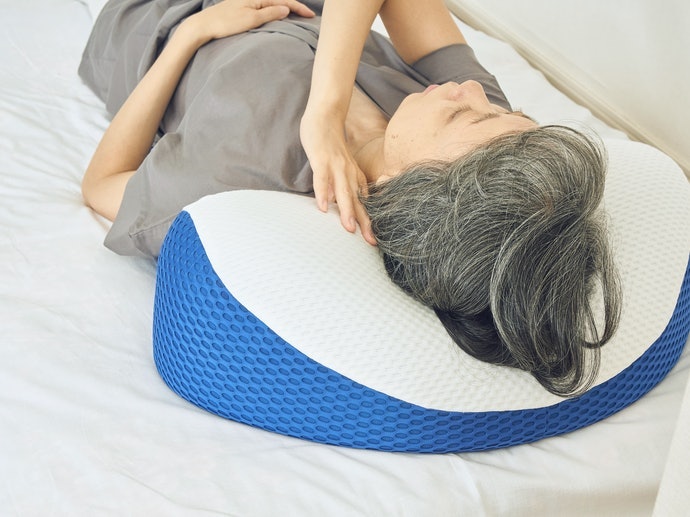 仰躺或側躺都舒適的「兩側隆起形」