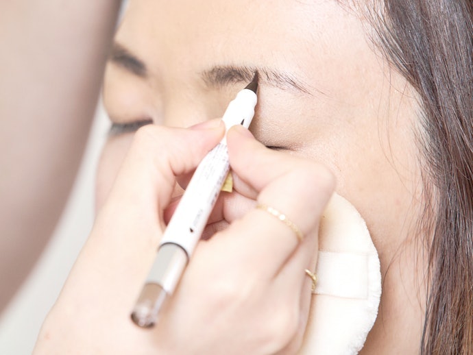 染眉膠:修飾效果可長達一周,日常化妝更省時