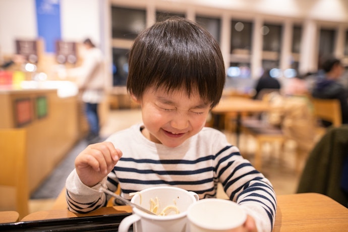搭配陪玩服務讓爸媽能好好吃飯