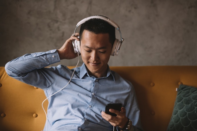 動聽又經典的主題曲也相當關鍵