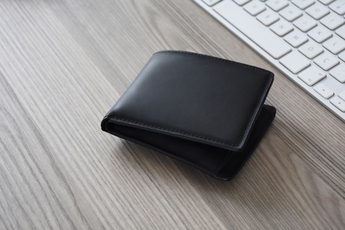 30歲以下可選3千元內的Fossil、Bellroy、Cowa