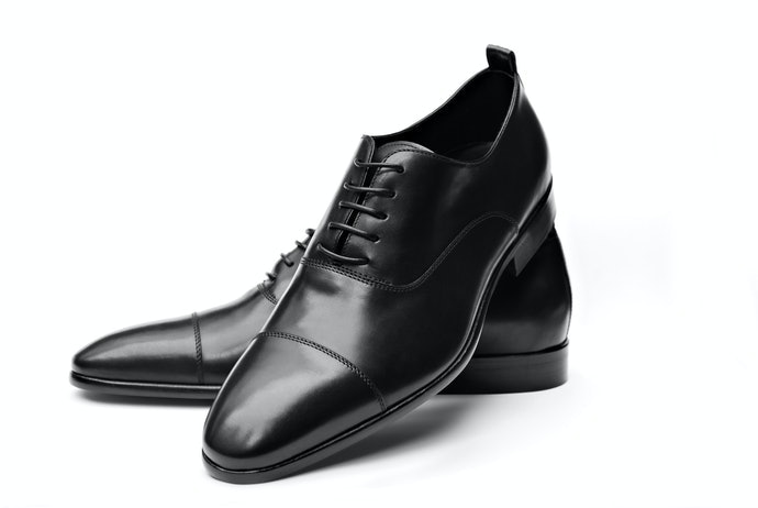橫飾(Cap-toe):抗皺性佳,最適合面試用