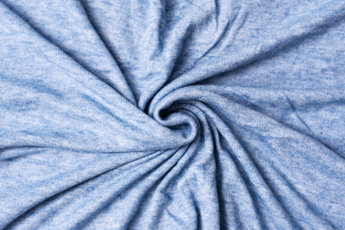 聚酯纖維(Polyester):顏色選擇多元