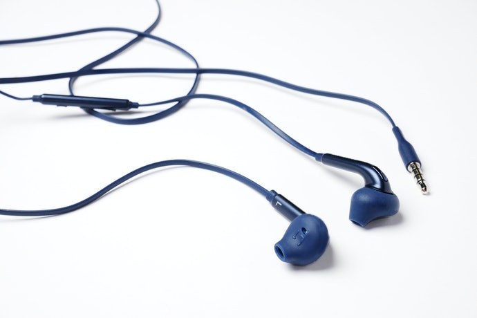 有線:音質佳、免充電