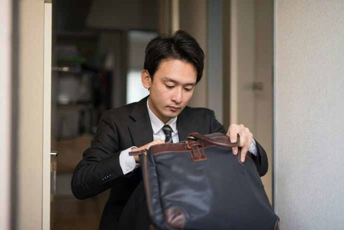開口或隔層設計方便取出物品