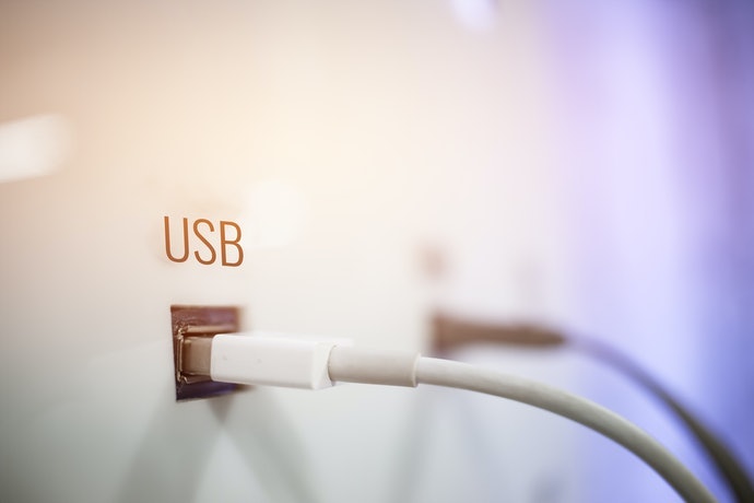 USB連接埠:隨時為行動裝置充電