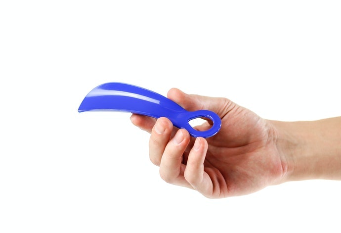 以輕盈材質製品為佳