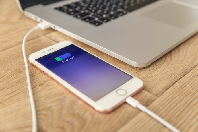 iPhone:Lightning連接線